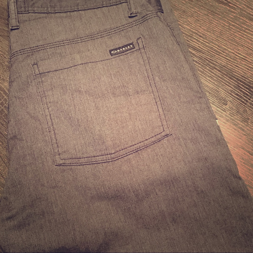Oakley chinos